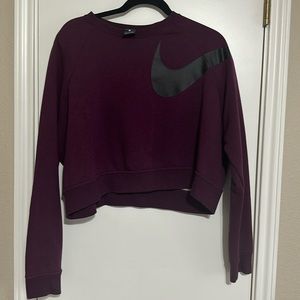 Nike Women’s cropped crew neck